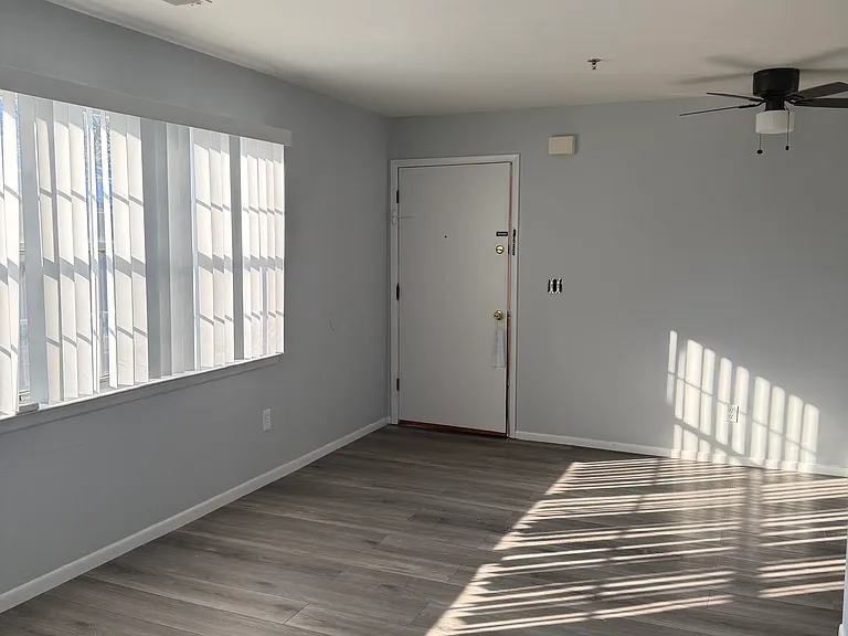 143 E 5th Ave #18 — Photo 6