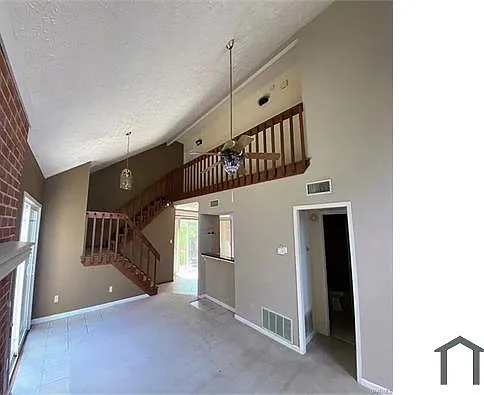 1524 Westminster Dr — Photo 4
