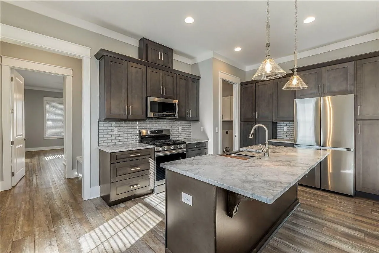 3 bed, 2686 sqft, $3,850 — Photo 4
