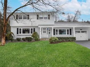 24 Willow Rd, Saugerties, NY 12477