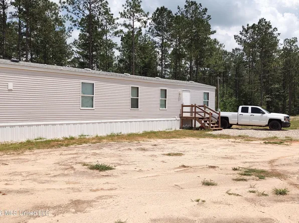 1090 Bilbo Rd, Lumberton, MS 39455