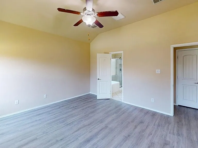 400 Plum Ct — Photo 19