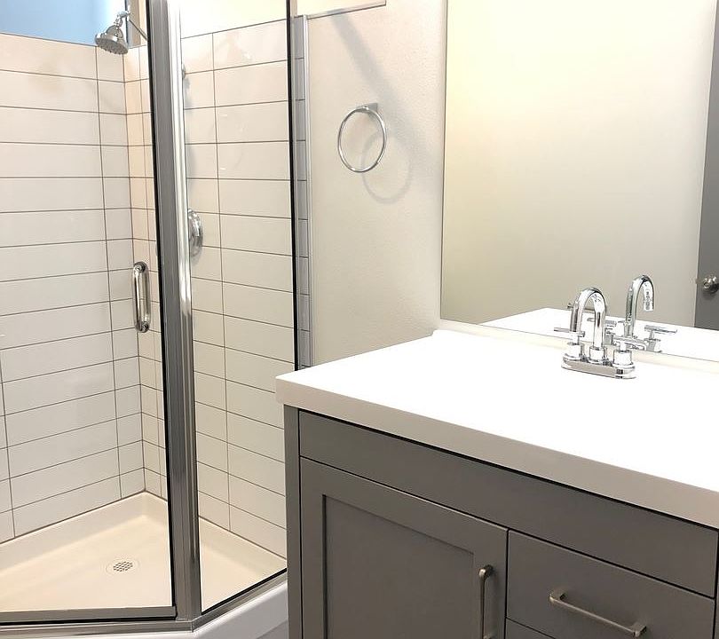 2nd image of 412 Bellevue Ave E #00