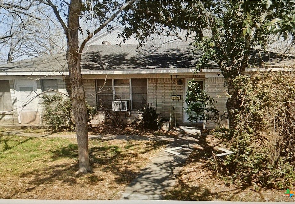 1st image of 1702 Woodlawn St