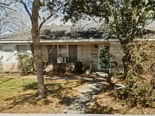 1702 Woodlawn St, Victoria, TX 77901