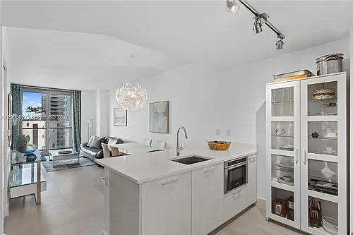 501 NE 31st St #605 Photo 1