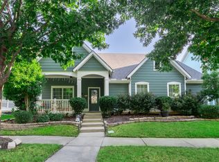 913 Caudle Ln, Aubrey, TX 76227