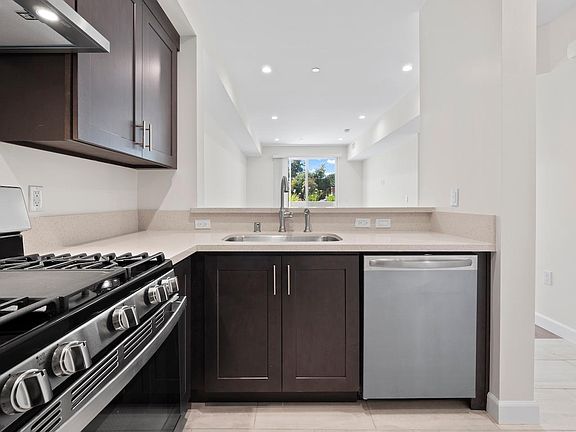 4th image of 12147 Magnolia Blvd #205