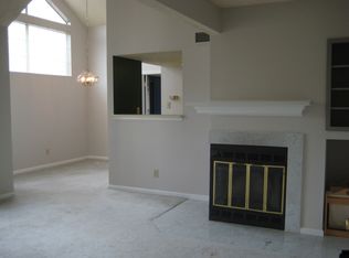 203 Carriage Crossing Ln, Middletown, CT 06457