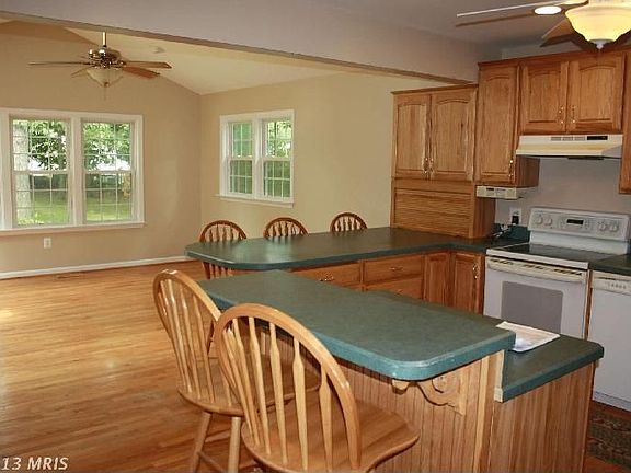 5th image of 3528 Queen Anne Dr