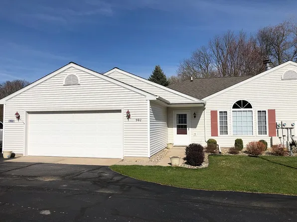 902 Carriage Dr, Tecumseh, MI 49286
