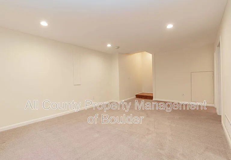1288 Redwood Ave — Photo 25