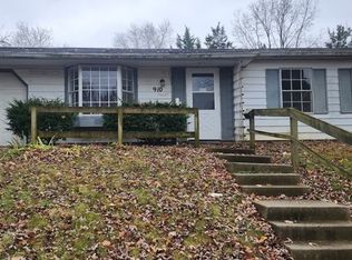 910 Timberline Dr, Danville, IL 61832