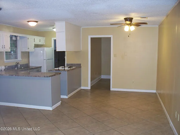 2712 Connor Dr — Photo 8