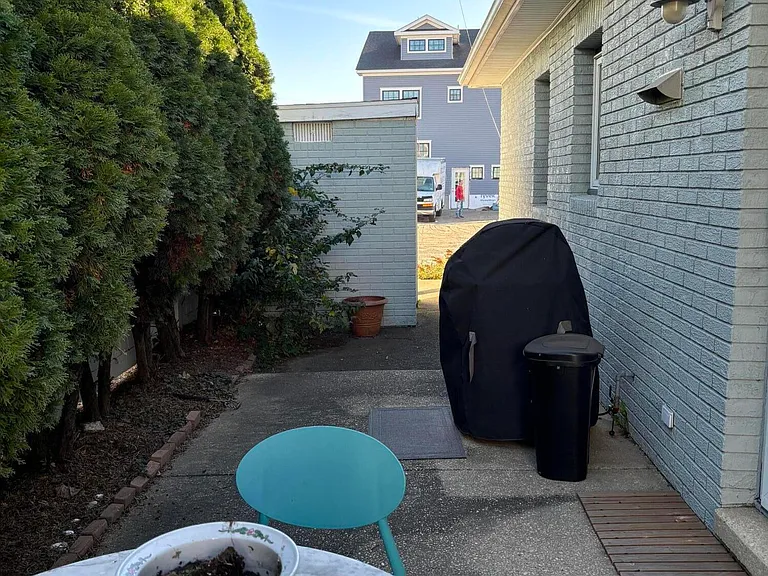 206 Beach Ave — Photo 10