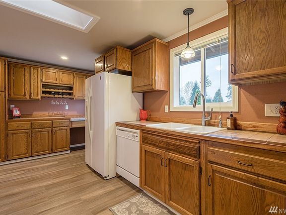 5th image of 1303 Deer Creek Dr