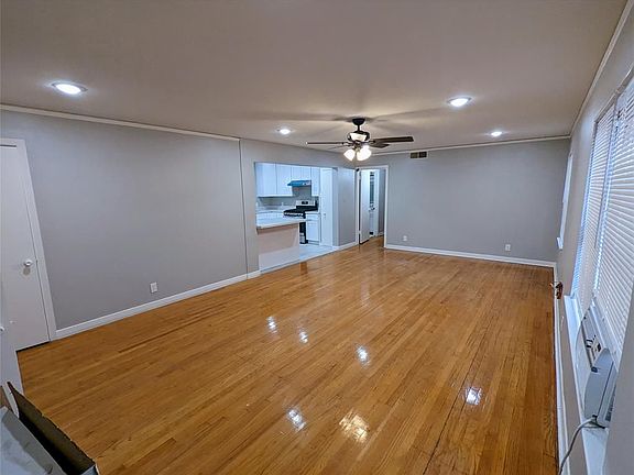 3rd image of 4714 Oakshire Dr APT 2