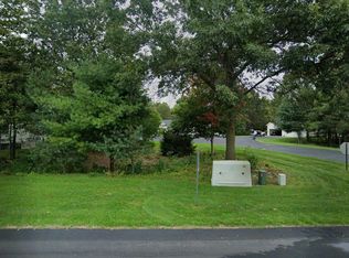 5611 Fairview Ct, Fruitport, MI 49415