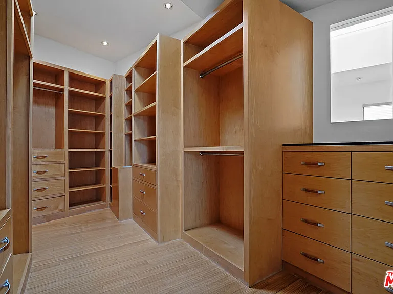 8735 Dorrington Ave — Photo 14
