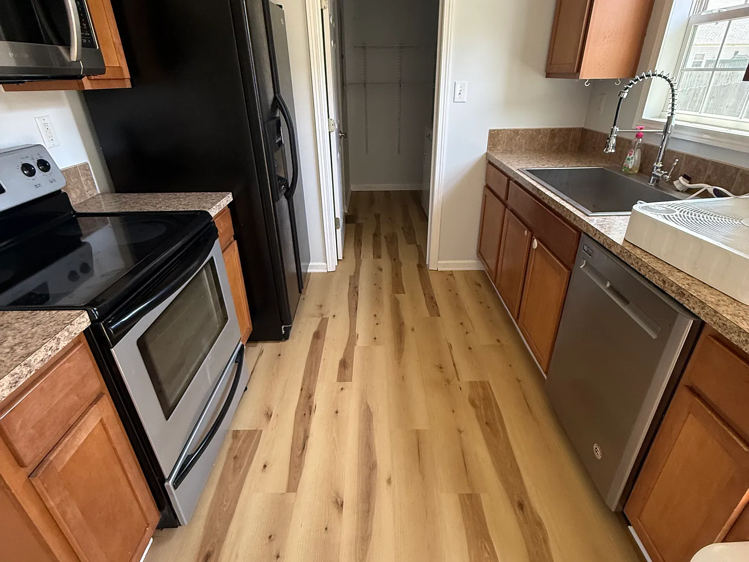 3 bed, 1008 sqft, $2,200 — Photo 4