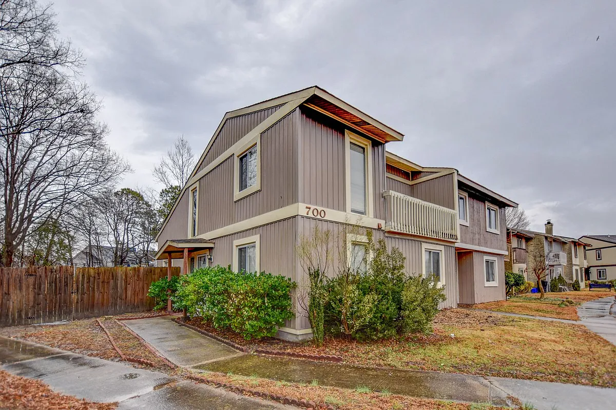 Building Photo - 700 Alder Cir