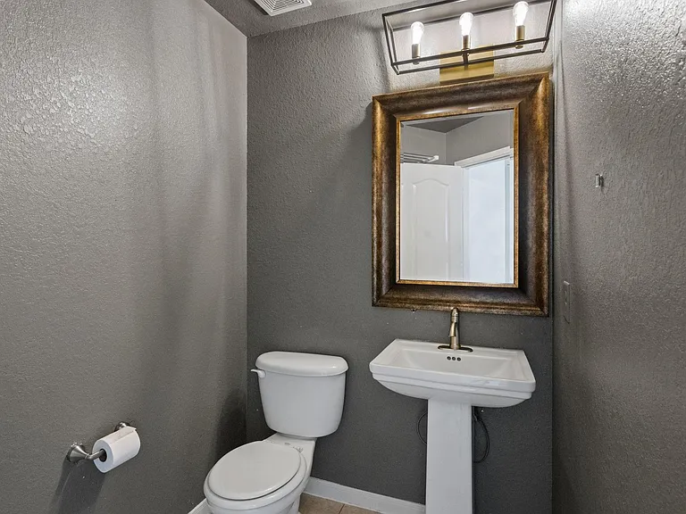 4614 Oak St — Photo 20