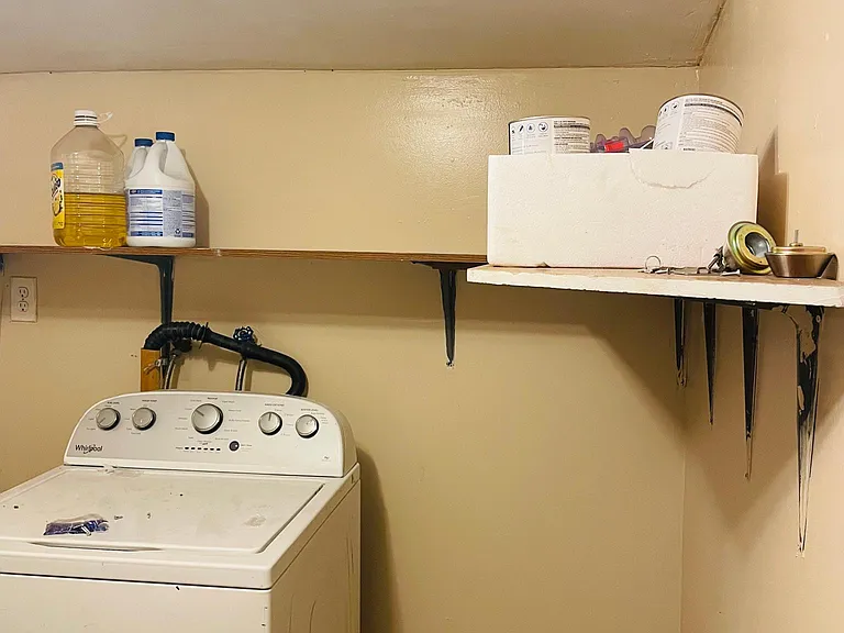 2245 Everett St — Photo 7