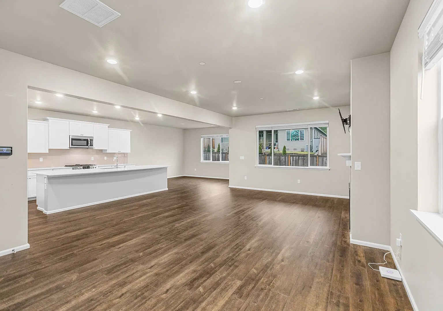 Desirable Soundview Estates — Photo 4