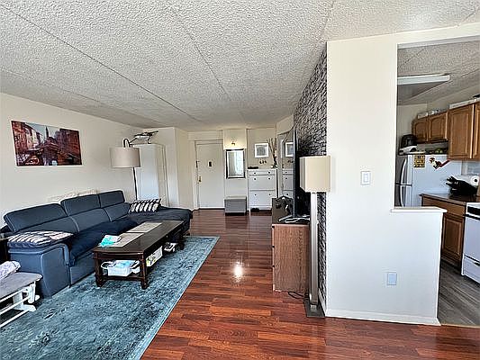 5th image of 6425 Broadway APT 4E