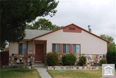 2nd image of 1028 S Holly Pl