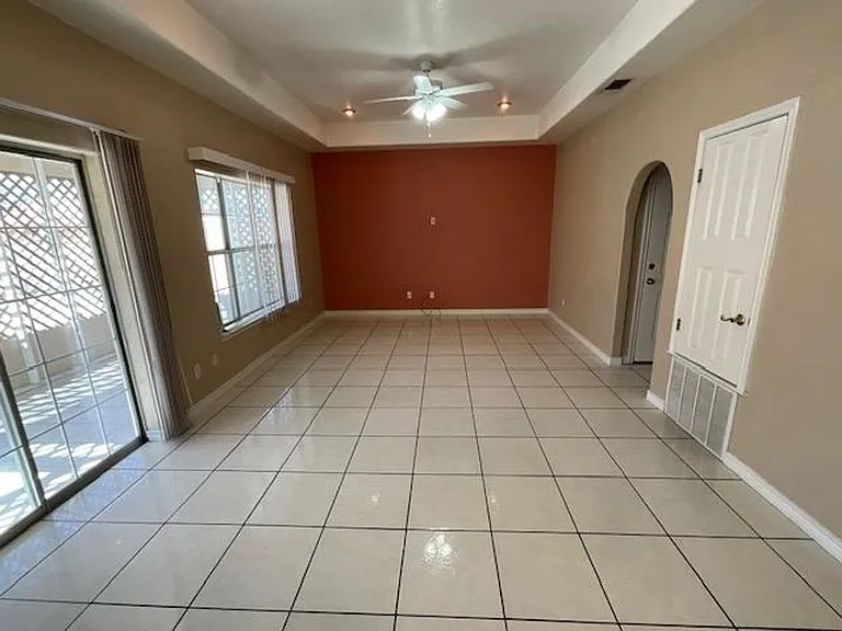 112 Deborah Kay St — Photo 7