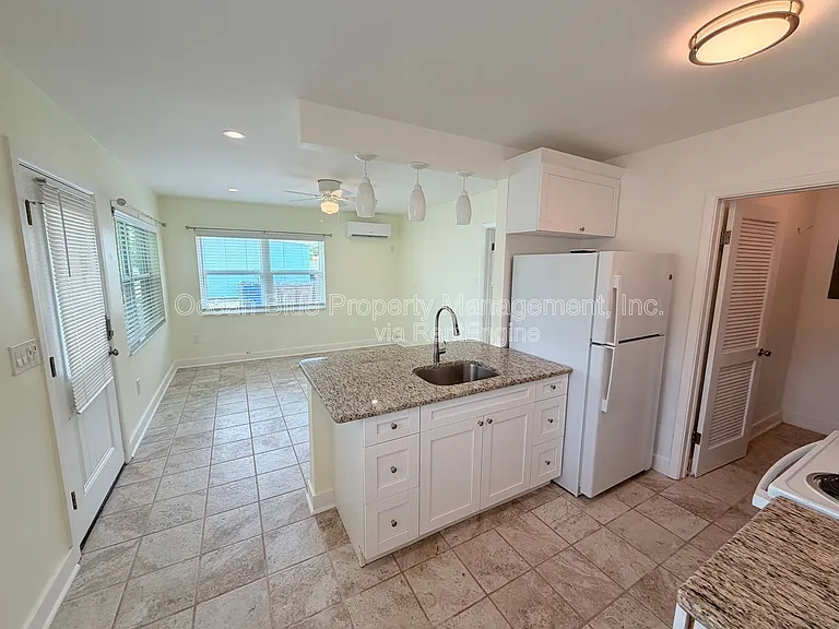 206 Bates Ave #E — Photo 3