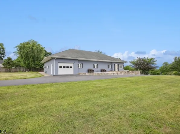 52 Charlestown Rd, Hampton Boro, NJ 08827
