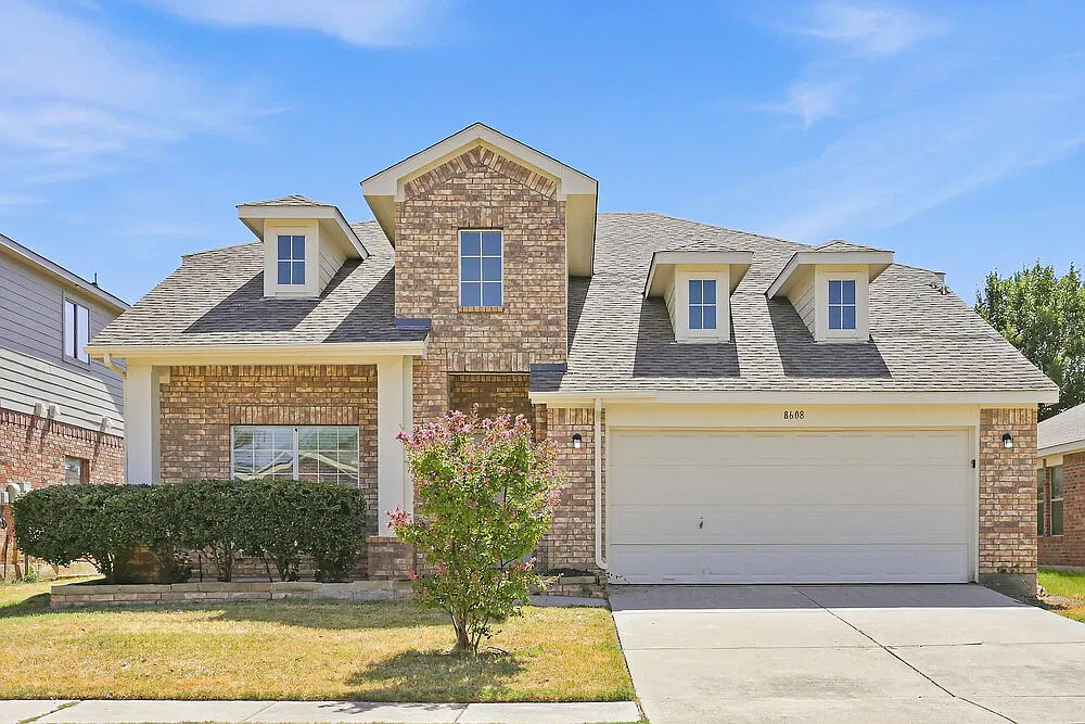 5 bed, 3.0 bath, 2967 sqft, $2,625 — Photo 1
