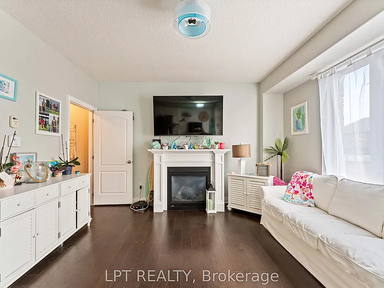 82 Nathan Cres — Photo 19