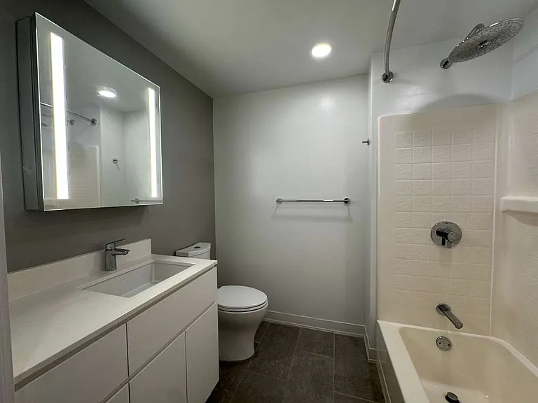 987 Queen St #215 — Photo 11