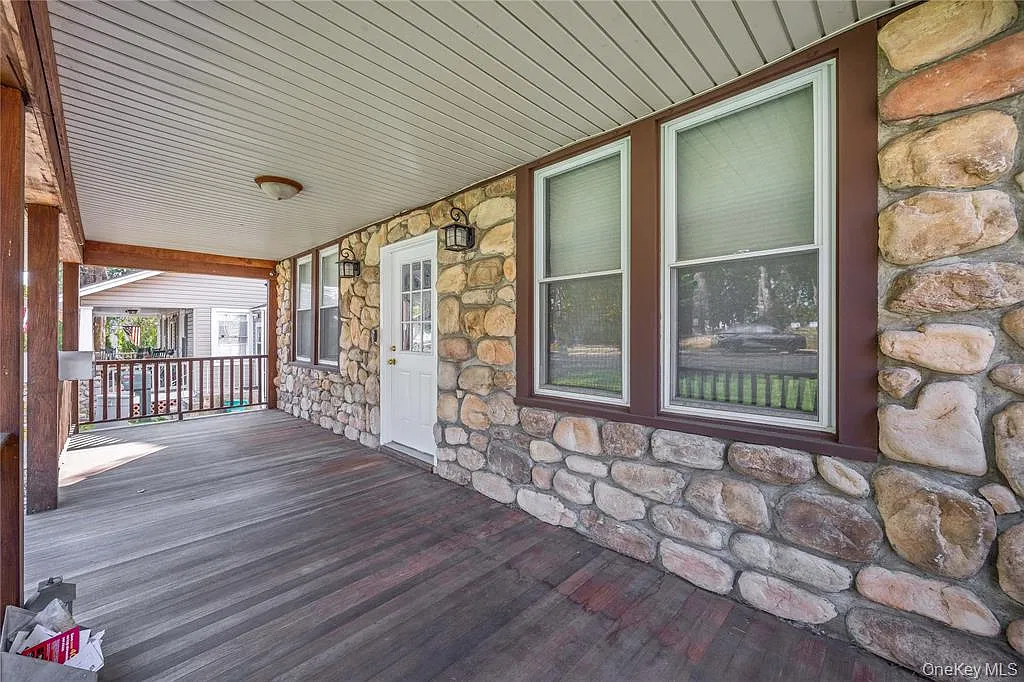 3 bed, 1200 sqft, $3,500 — Photo 2