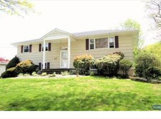 43 Geraldine Rd, Englewood Cliffs, NJ 07632