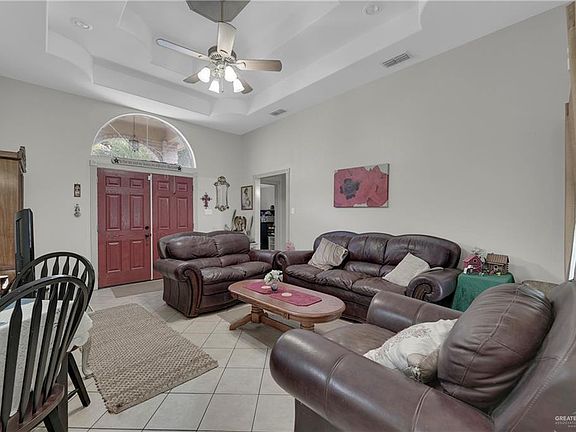 4th image of 2205 Mockingbird St