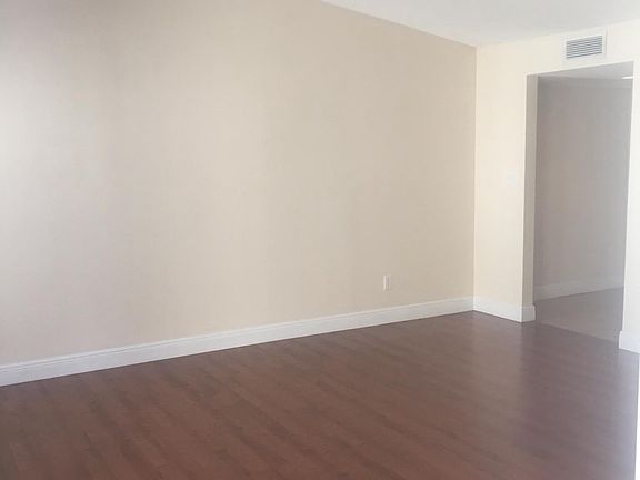 vaulted ceilings in living room