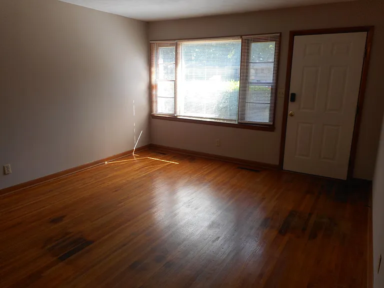 1515 S Barnes Ave — Photo 5
