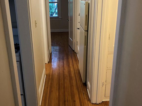 4th image of 1600 Ashland Ave APT 2