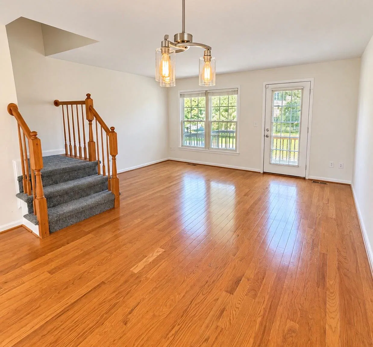 3 bed, 2.5 bath, 1288 sqft, $3,200 — Photo 2