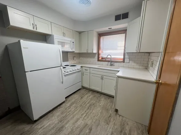 1302 N 49th St #1, Omaha, NE 68132