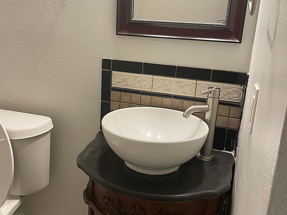5th image of 904 Saint Julien Dr