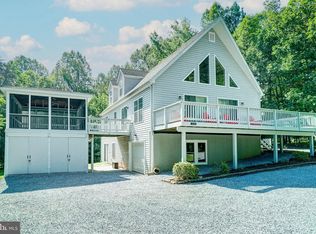 444 Point Dr, Bumpass, VA 23024