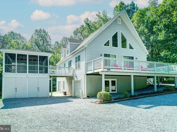 444 Point Dr, Bumpass, VA 23024