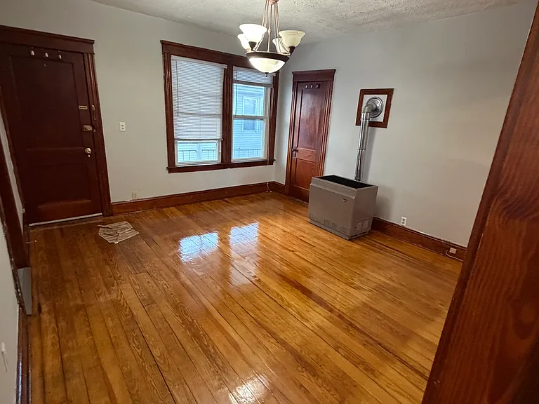 21 Richland Ave #2R — Photo 2