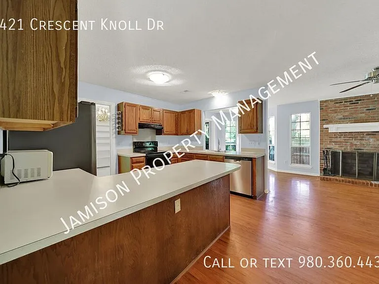 3421 Crescent Knoll Dr — Photo 3