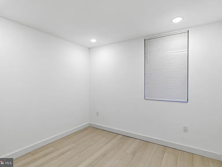 1025 W Orleans St — Photo 11